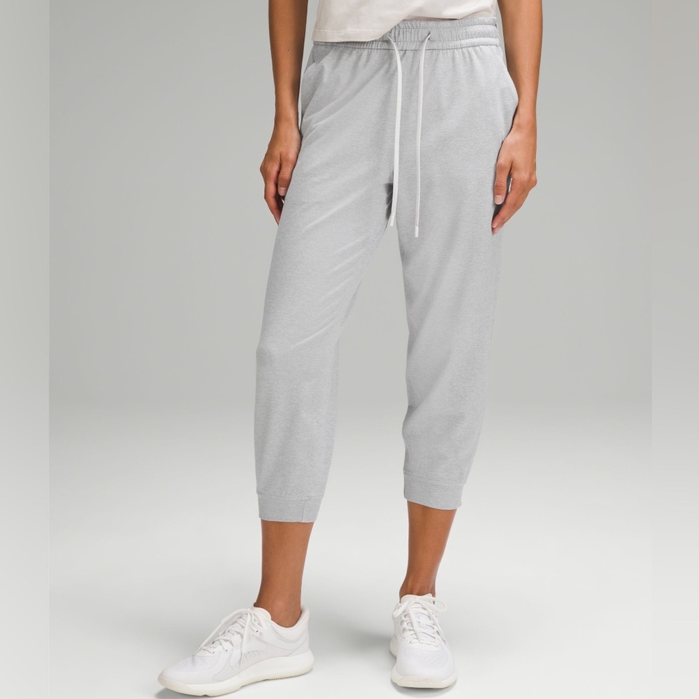 NWT Lululemon Women’s Soft Jersey Classic-Fit Mid-Rise Cropped Jogger